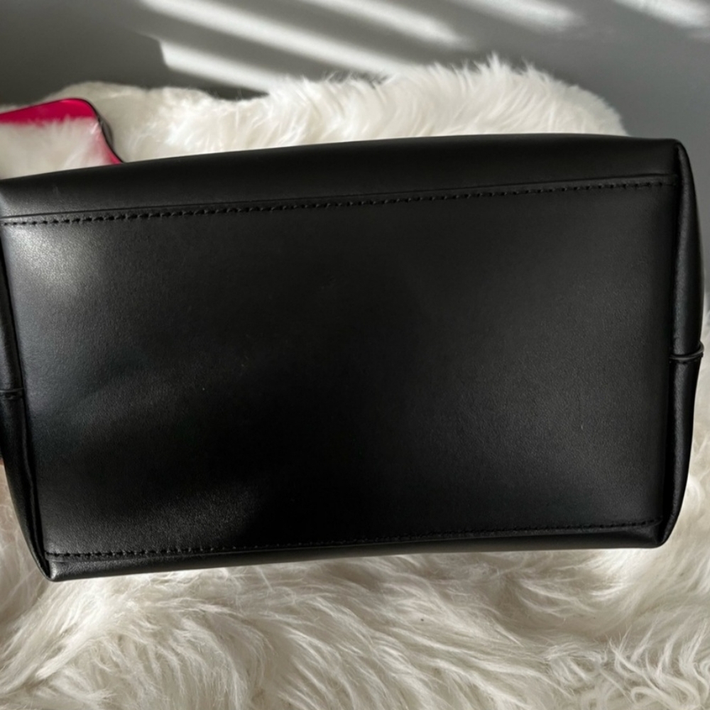 Kate Spade Madie Crossbody w/Hot Pink Interior - Picture 10 of 11